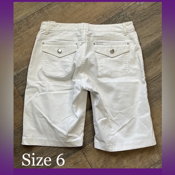 Lee Jean Shorts Slender Secret Size 6 White Jean Shorts 🌿Like New🌿 - Picture 1 of 13